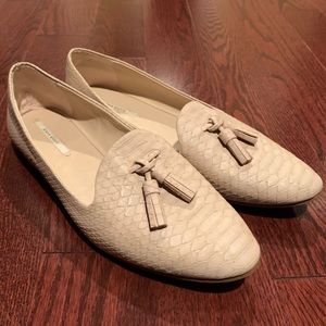 Size 9 Zara basic flats